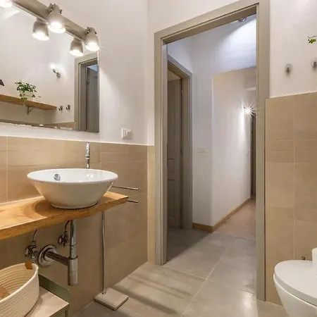 Laura Five Senses Apartment *